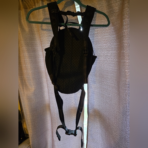 lululemon Fast and Free Running Pack - Picture 5 of 8